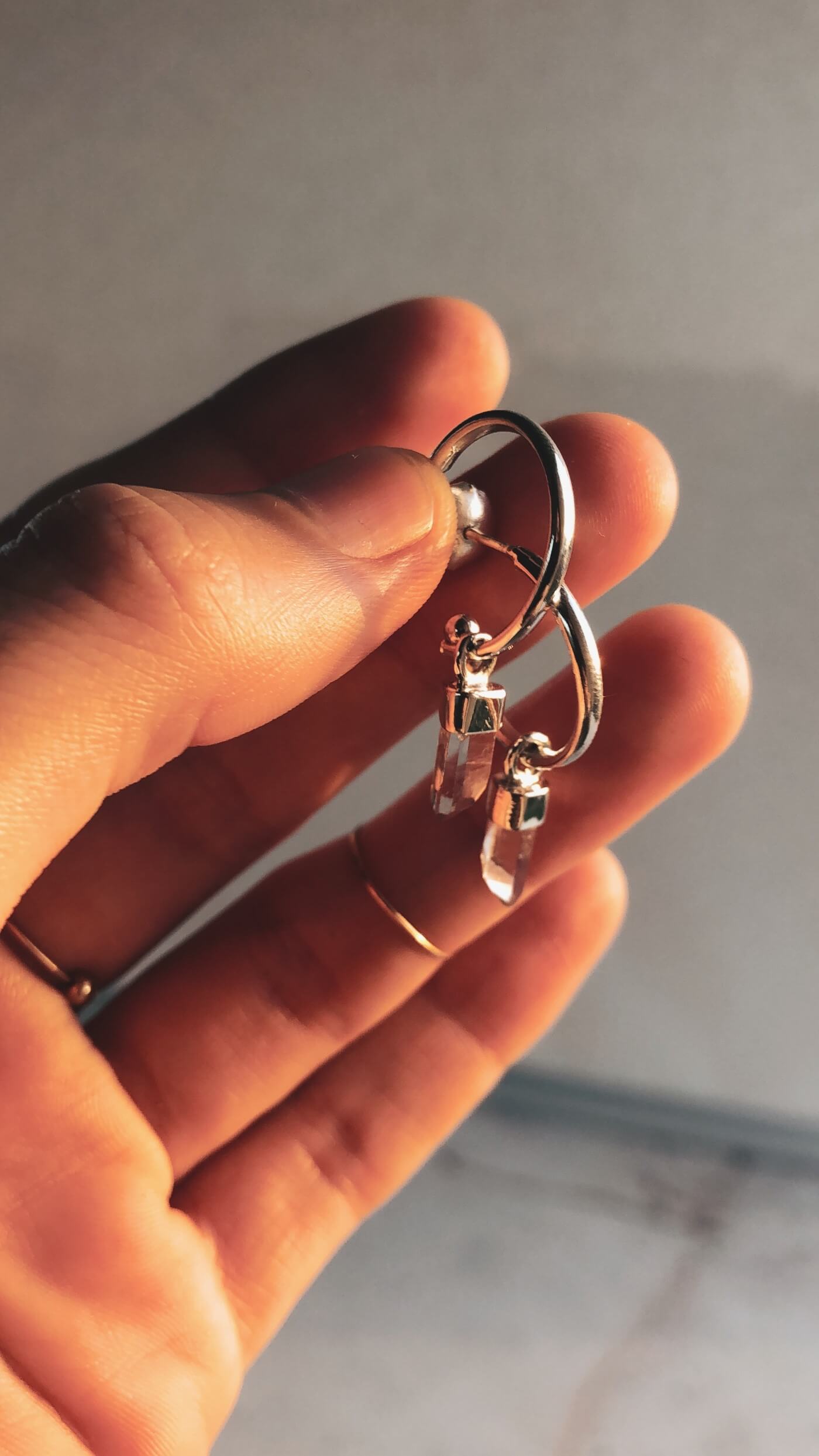 Arete Crystal Hoops 1.2cm Cuarzo Cristal