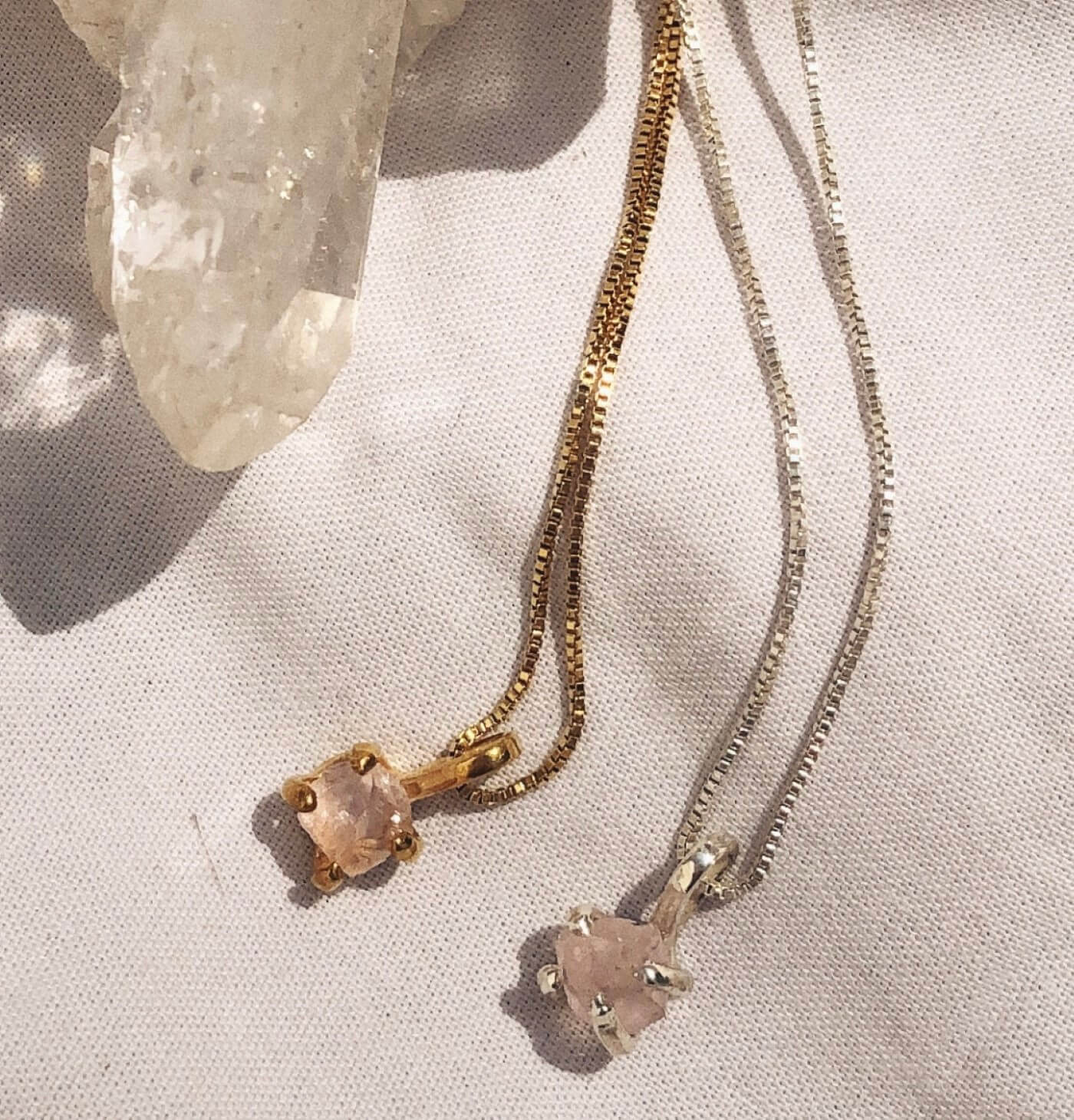 Collar Amulet 4mm Cuarzo Rosado